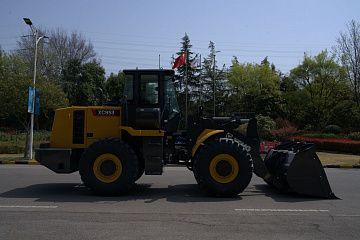 Фронтальный погрузчик XCMG XC953