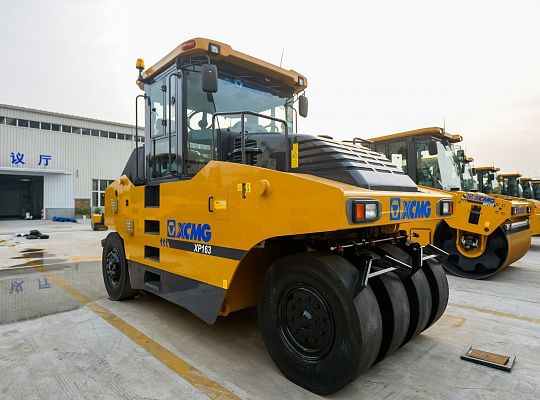 Пневмошинный статический каток XCMG XP163