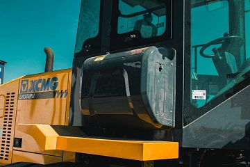 Фронтальный погрузчик XCMG LW330RU